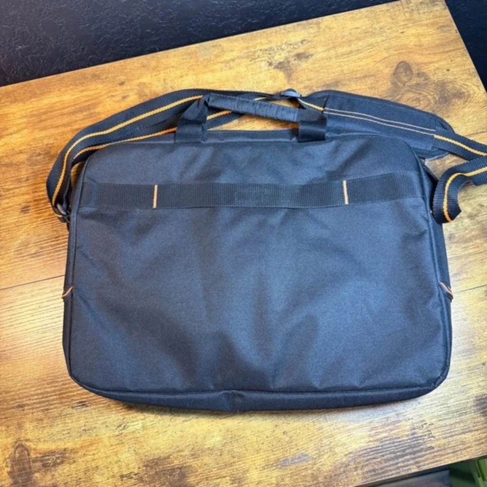 Solo New York Pro‎ Black Polyester 17in Laptop Briefcase Messenger Bag Unisex L